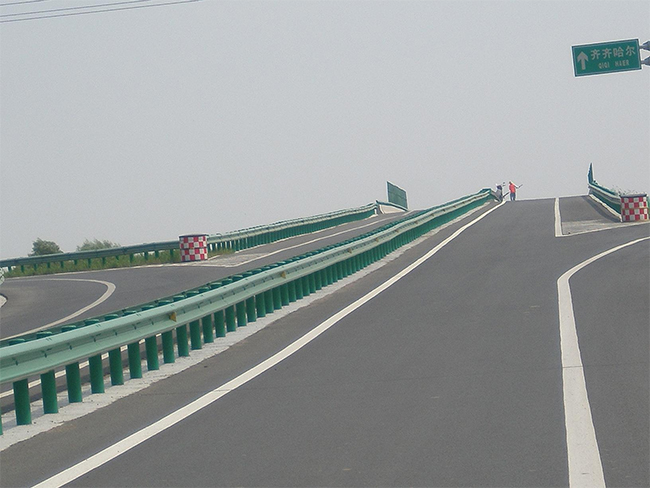 六安高速公路护栏的材质与规格