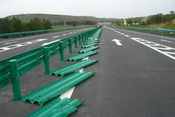 六安波形护栏的维护与管理确保道路安全的关键步骤