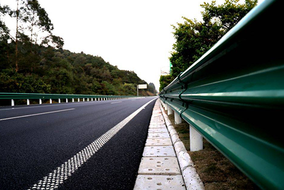 六安高速公路护栏的常用类型